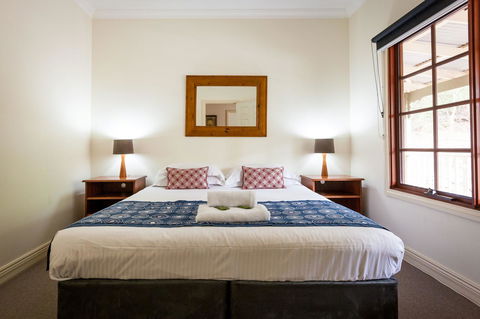 Riverglen Chalets - Accommodation Gladstone 22