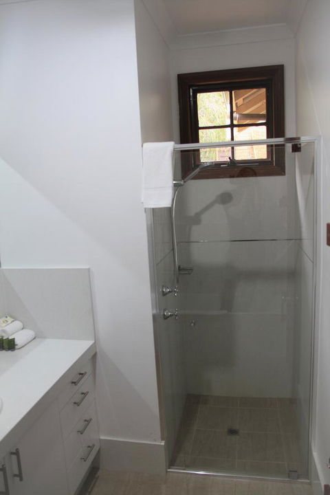 Riverglen Chalets - Accommodation Gladstone 15