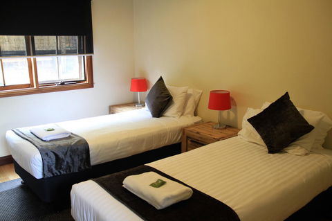 Riverglen Chalets - Accommodation Gladstone 14