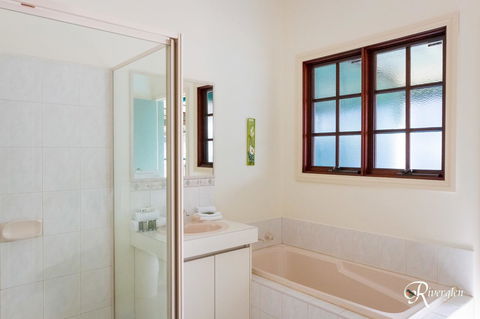 Riverglen Chalets - Accommodation Gladstone 20
