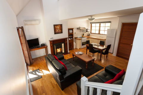 Riverglen Chalets - Accommodation Gladstone 37