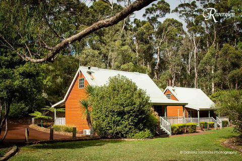 Riverglen Chalets - Accommodation Gladstone 36