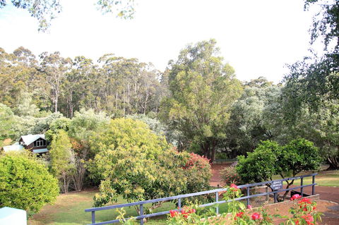 Riverglen Chalets - Accommodation Gladstone 10