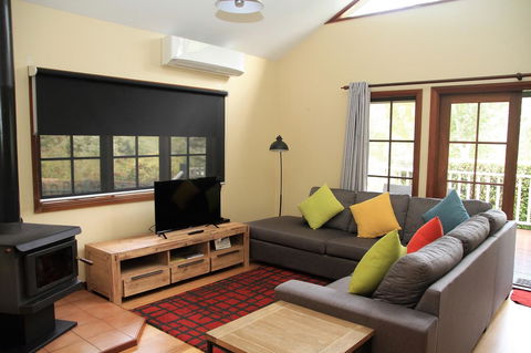 Riverglen Chalets - Accommodation Gladstone 13