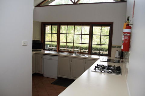 Riverglen Chalets - Accommodation Gladstone 8