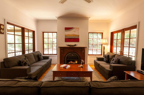 Riverglen Chalets - Accommodation Gladstone 3