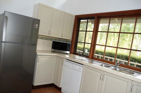 Riverglen Chalets - Accommodation Gladstone 9