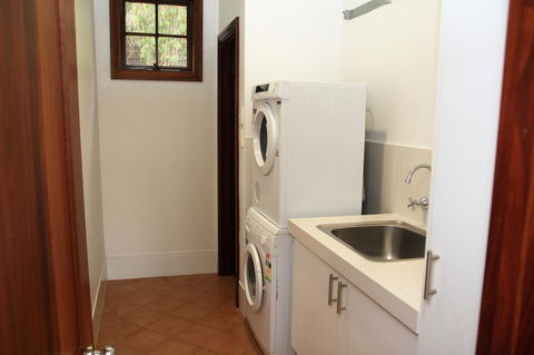 Riverglen Chalets - Accommodation Gladstone 1