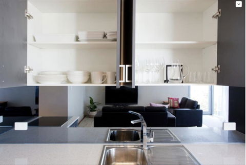 Adele's Luxury South Beach Apartment With King Bed - Accommodation Gladstone 14
