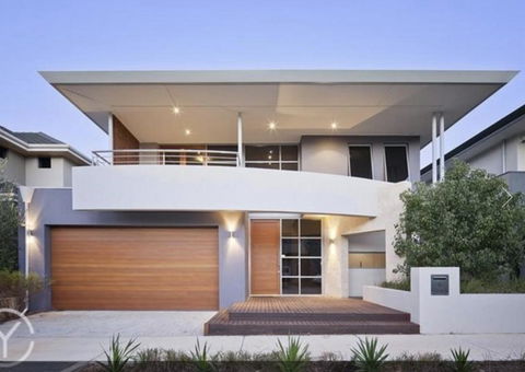 Adele's Luxury South Beach Apartment With King Bed - Accommodation Gladstone 0