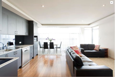 Adele's Luxury South Beach Apartment With King Bed - Accommodation Gladstone 1