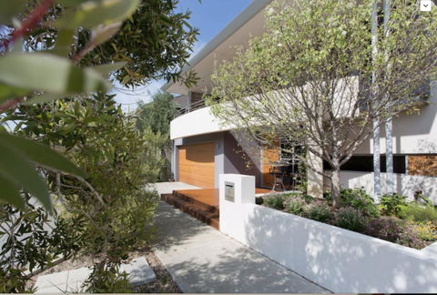 Adele's Luxury South Beach Apartment With King Bed - Accommodation Gladstone 20