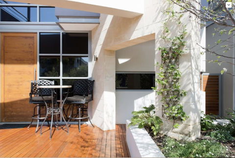 Adele's Luxury South Beach Apartment With King Bed - Accommodation Gladstone 21