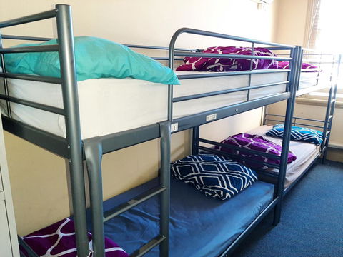 Fremantle Beach Backpackers - Accommodation Gladstone 2