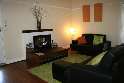 Kenata-Fairway Apartment Hotel - Accommodation Gladstone 1