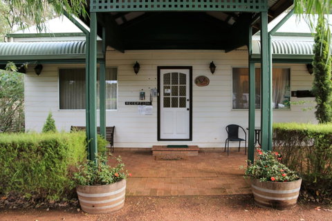 Treenbrook Cottages - Accommodation Gladstone 7