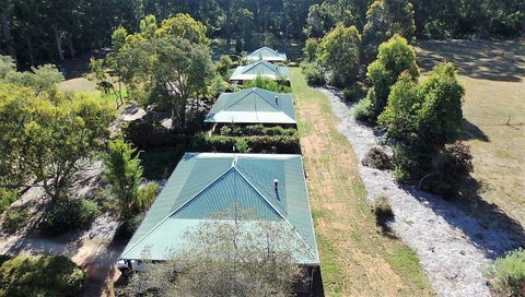 Treenbrook Cottages - Accommodation Gladstone 0