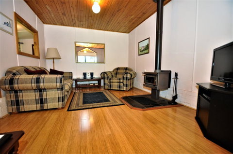 Treenbrook Cottages - Accommodation Gladstone 13