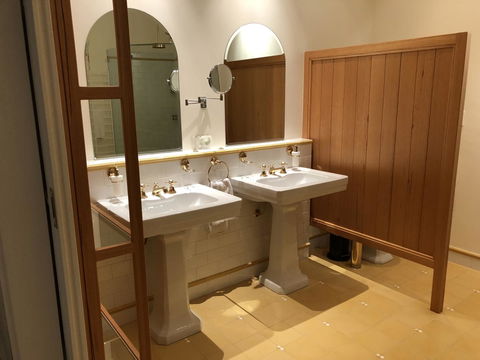Caves Road Guest Houses - Accommodation Gladstone 5