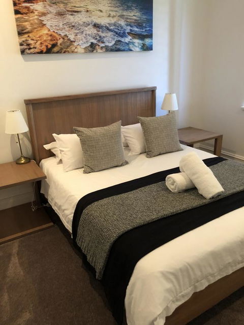 Caves Road Guest Houses - Accommodation Gladstone 7