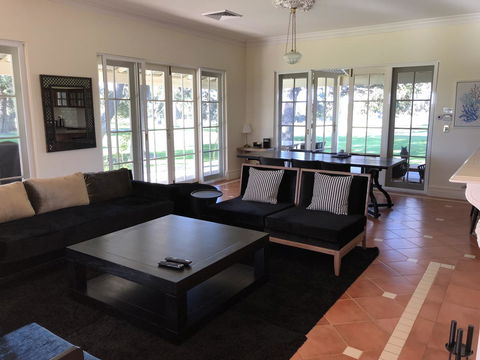 Caves Road Guest Houses - Accommodation Gladstone 0