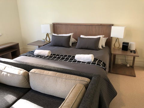 Caves Road Guest Houses - Accommodation Gladstone 10