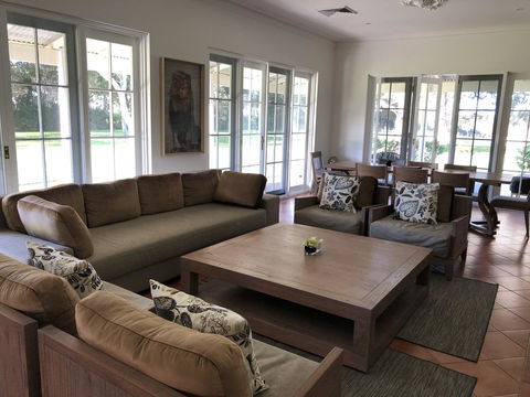 Caves Road Guest Houses - Accommodation Gladstone 18