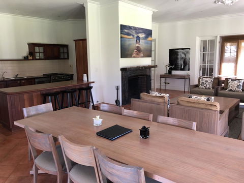 Caves Road Guest Houses - Accommodation Gladstone 15