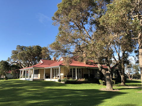 Caves Road Guest Houses - Accommodation Gladstone 4