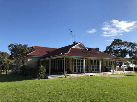 Caves Road Guest Houses - Accommodation Gladstone 14