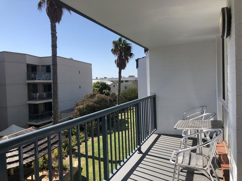 West Beach Lagoon 218 - Outstanding Value! - Accommodation Gladstone 12