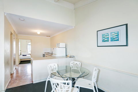 West Beach Lagoon 114 â€“ Ocean Views - Accommodation Gladstone 8