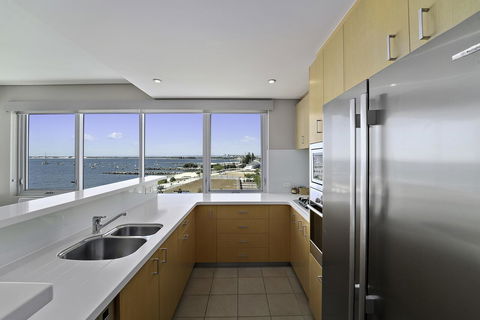 Luxury Suite Bunbury - Accommodation Gladstone 8