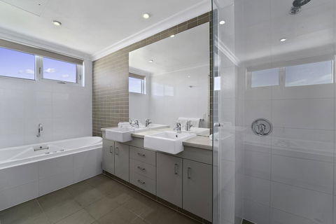 Luxury Suite Bunbury - Accommodation Gladstone 11