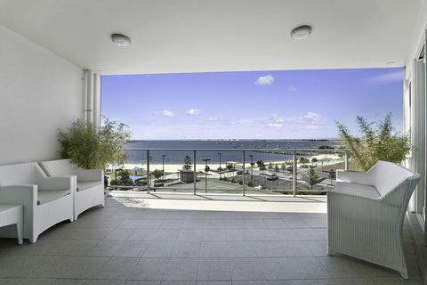 Luxury Suite Bunbury - Accommodation Gladstone 2
