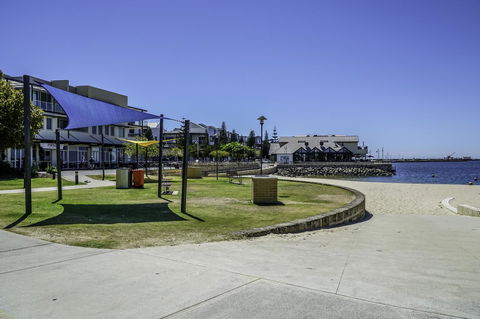 Luxury Suite Bunbury - Accommodation Gladstone 19