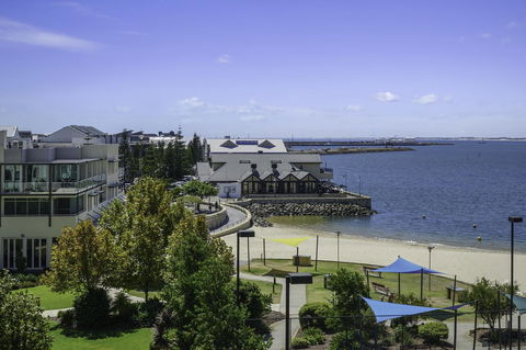 Luxury Suite Bunbury - Accommodation Gladstone 0