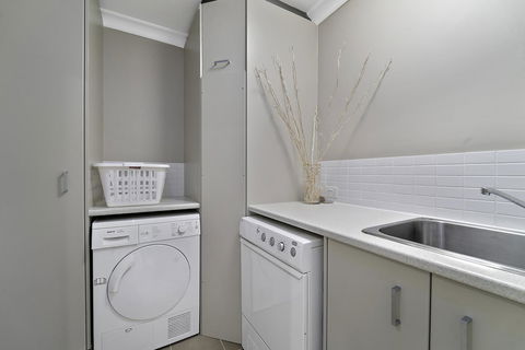 Luxury Suite Bunbury - Accommodation Gladstone 15