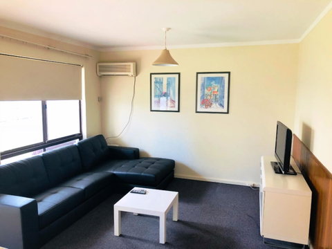 West Beach Lagoon 208 â€“ Great Value! - Accommodation Gladstone 10