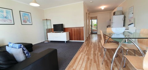 West Beach Lagoon 208 â€“ Great Value! - Accommodation Gladstone 5