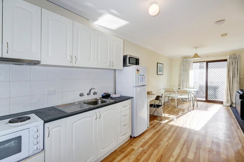 West Beach Lagoon 208 â€“ Great Value! - Accommodation Gladstone 12