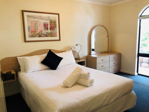West Beach Lagoon 208 â€“ Great Value! - Accommodation Gladstone 2