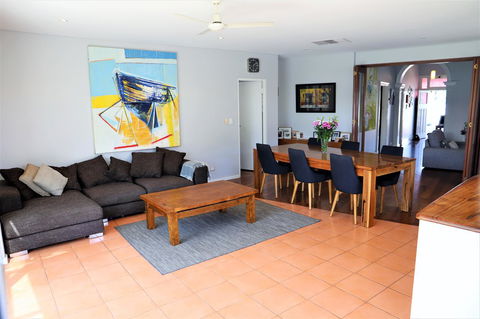 Fremantle Heritage Home For You To Enjoy! - Accommodation Gladstone 18