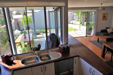Fremantle Heritage Home For You To Enjoy! - Accommodation Gladstone 7