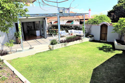 Fremantle Heritage Home For You To Enjoy! - Accommodation Gladstone 13