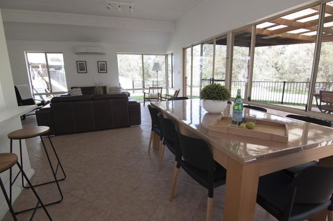 Stableford Cottage Holiday Home Dunsborough - Accommodation Gladstone 12