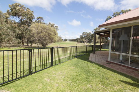 Stableford Cottage Holiday Home Dunsborough - Accommodation Gladstone 7