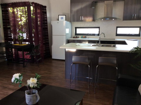 Como Retreat - Two Bedroom Villa - Accommodation Gladstone 5