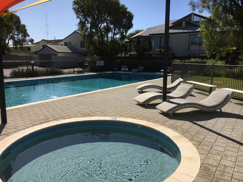 Geographe Bay Apartment - Accommodation Gladstone 5