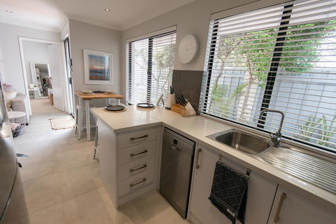 Mindarie Retreat - Accommodation Gladstone 8